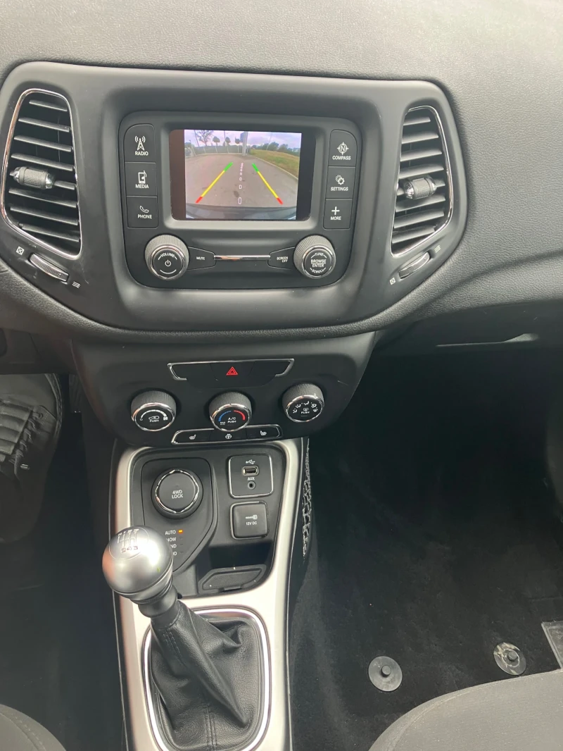 Jeep Compass 2.4 sport  AWD, снимка 15 - Автомобили и джипове - 47378872