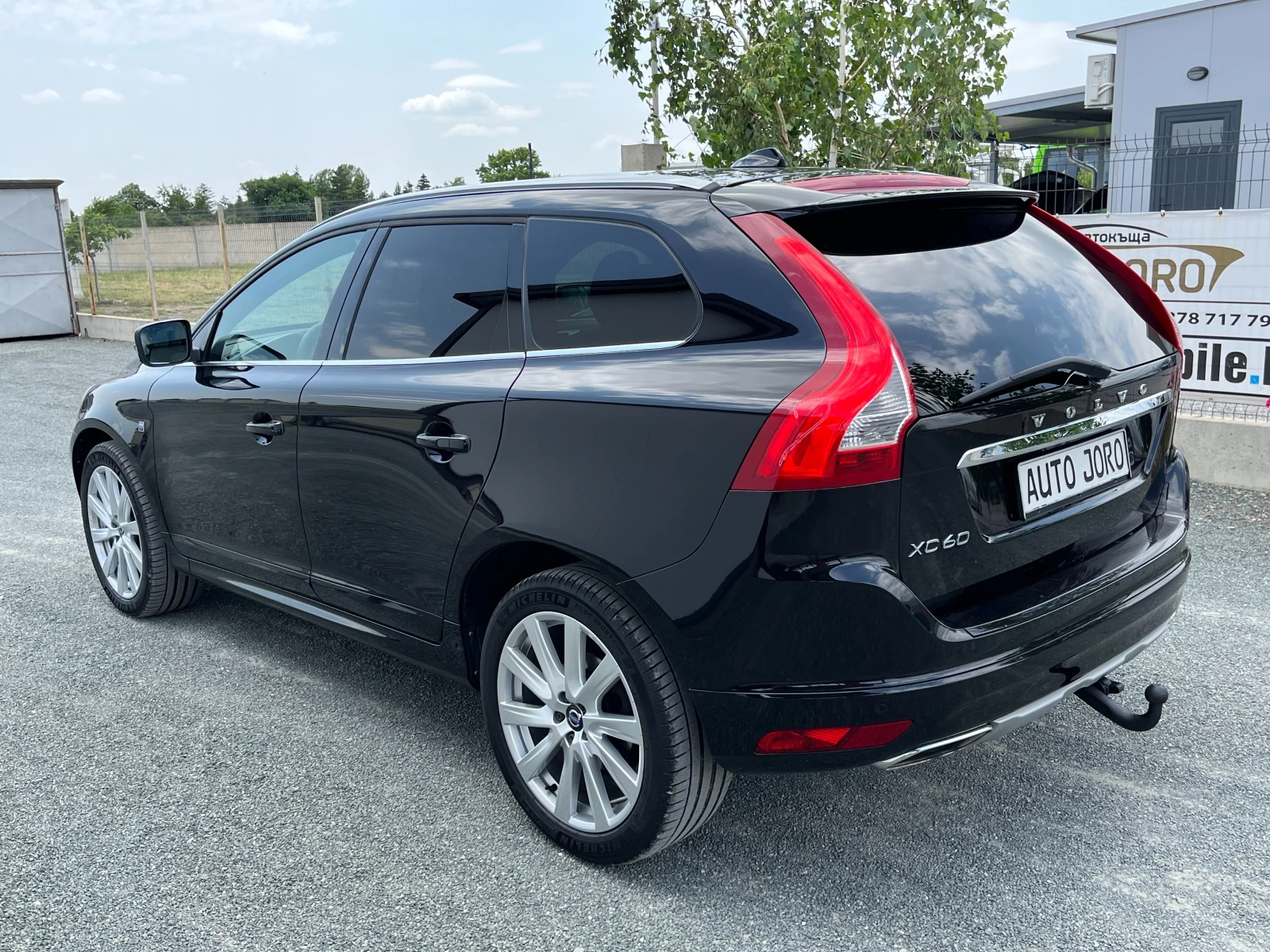 Volvo XC60 2.0D4-181k.c.Aвтоматик - изображение 2