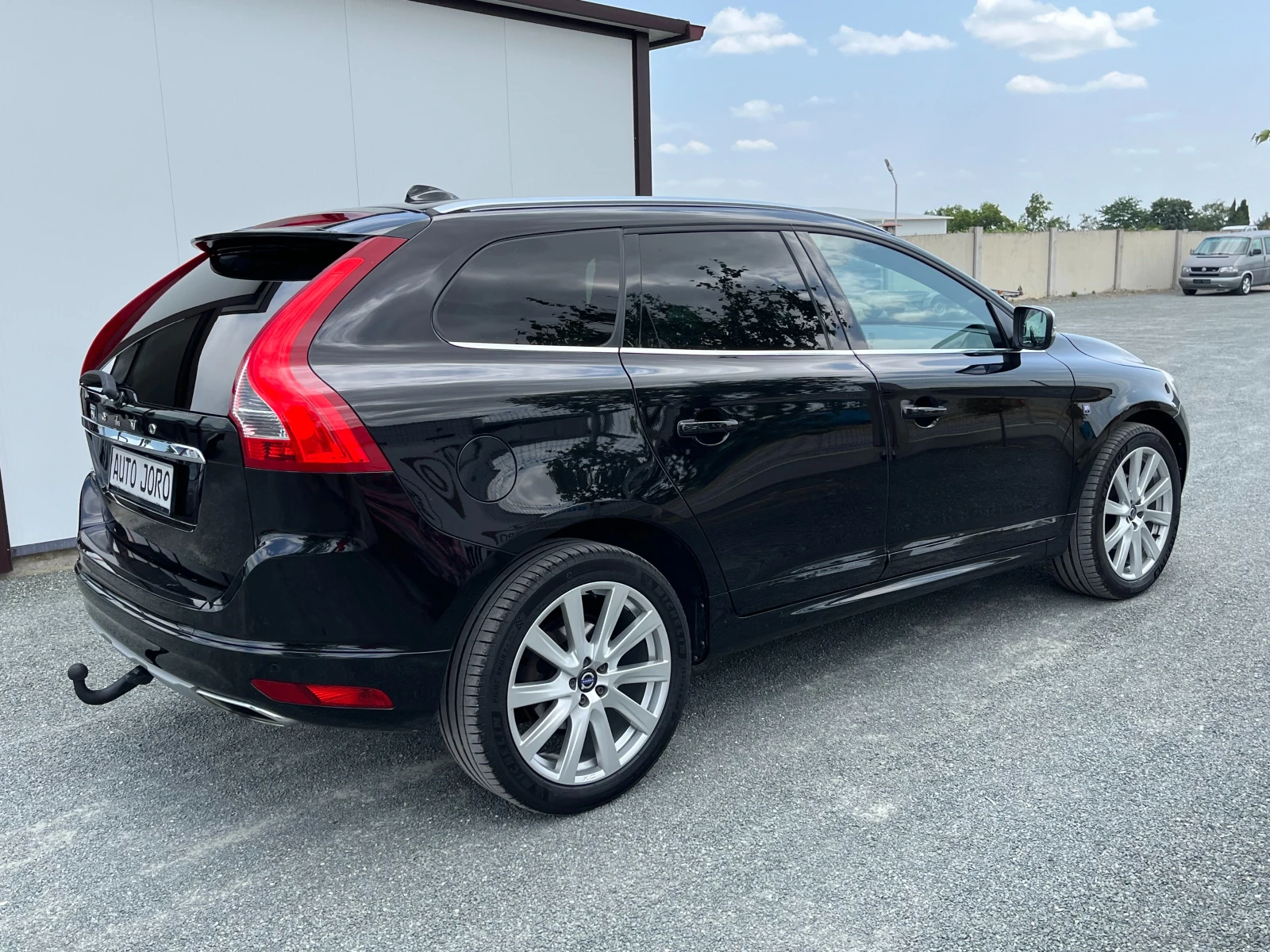 Volvo XC60 2.0D4-181k.c.Aвтоматик - изображение 5