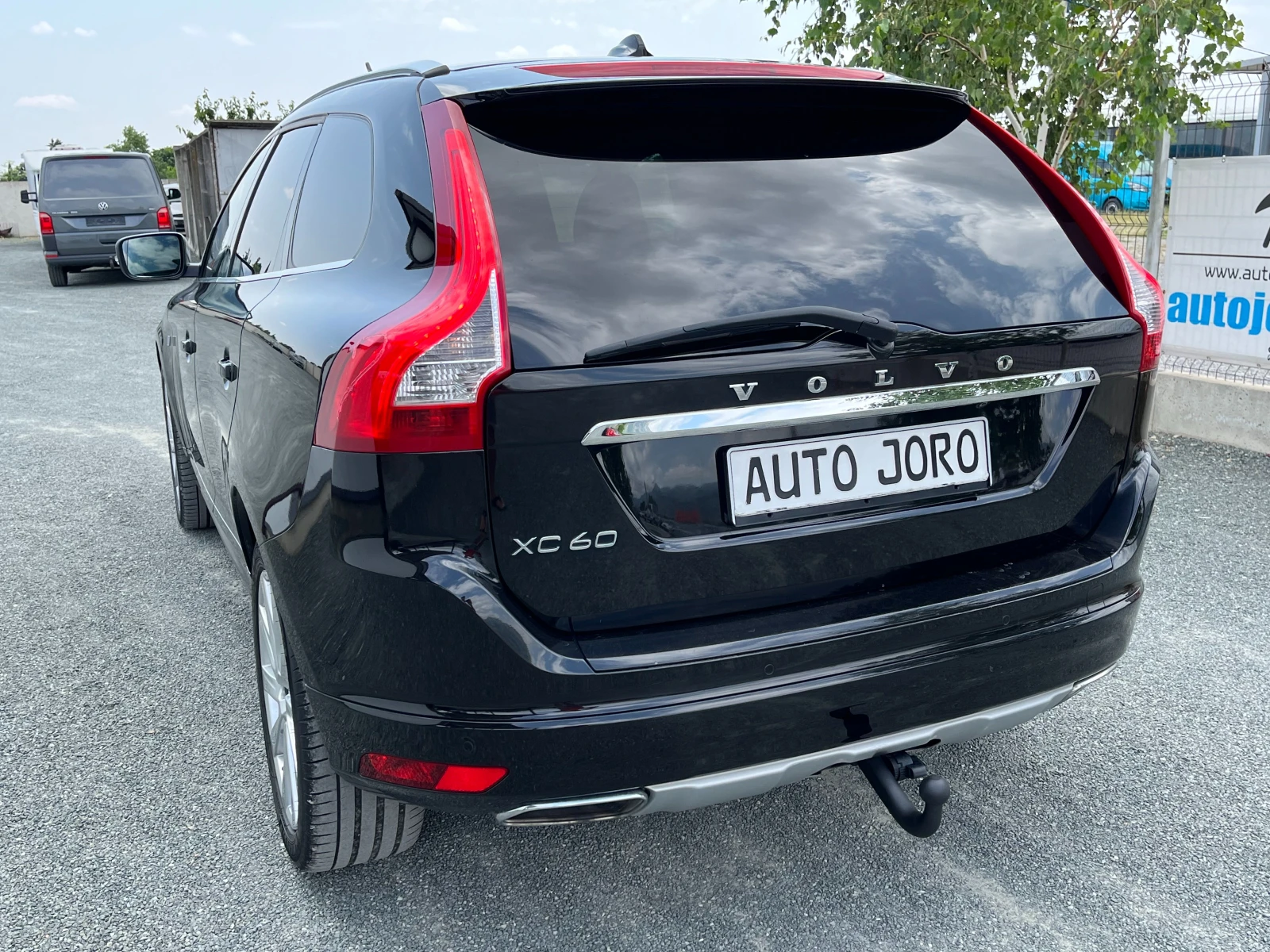 Volvo XC60 2.0D4-181k.c.Aвтоматик - изображение 3