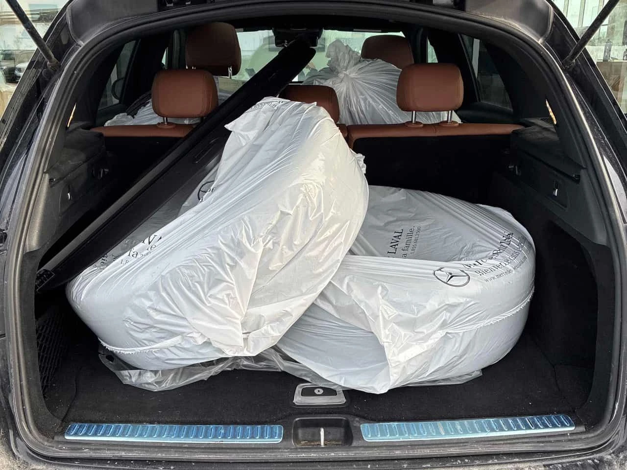 Mercedes-Benz GLC 300 * 4MATIC* DISTRONIC* PANORAMA* + ГУМИ С ДЖАНТИ, снимка 15 - Автомобили и джипове - 53713426