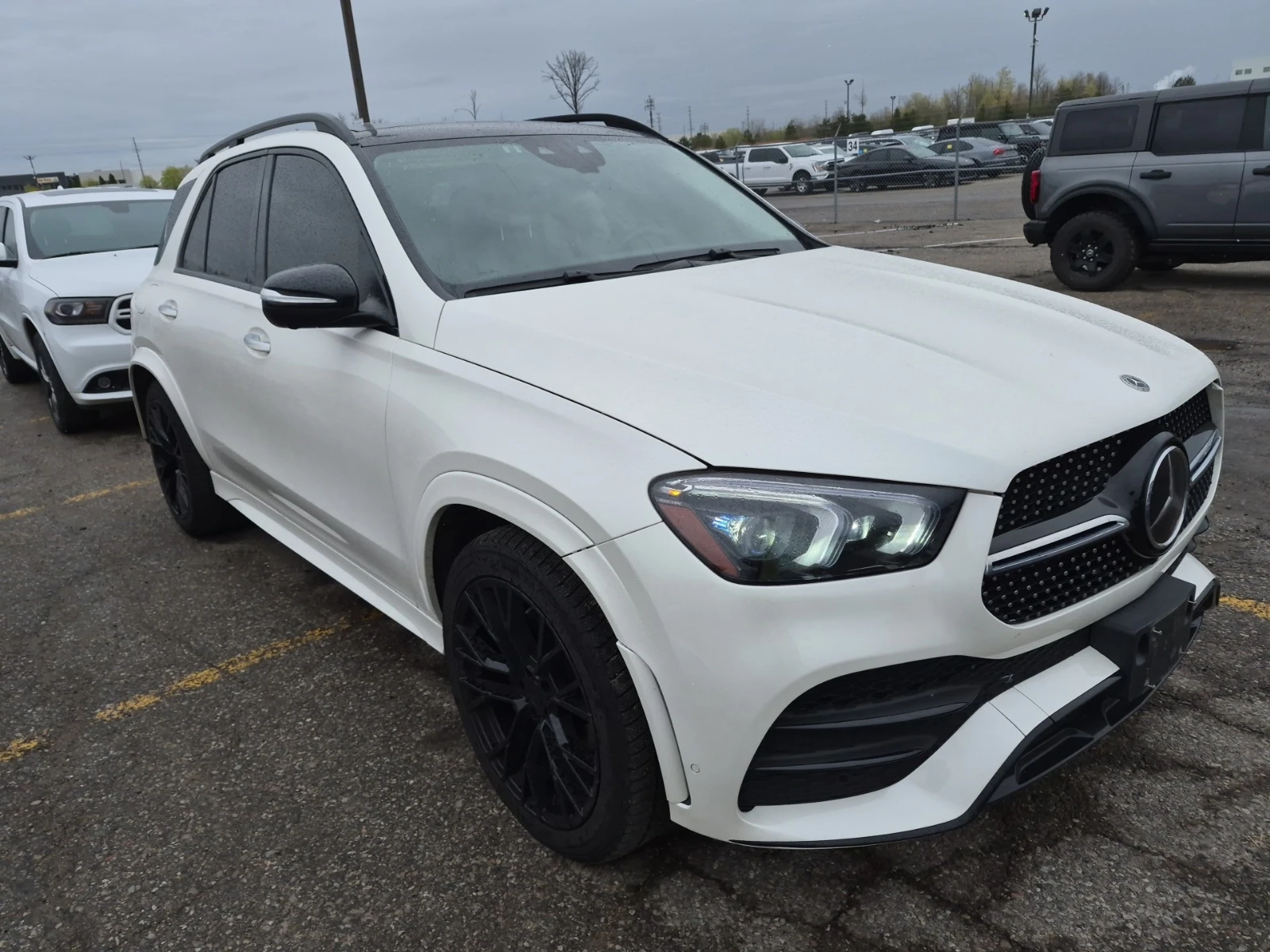 Mercedes-Benz GLE 350 URMESTER * ОБДУХВАНЕ * ДИСТРОНИК * ПАНО, снимка 2 - Автомобили и джипове - 55308280