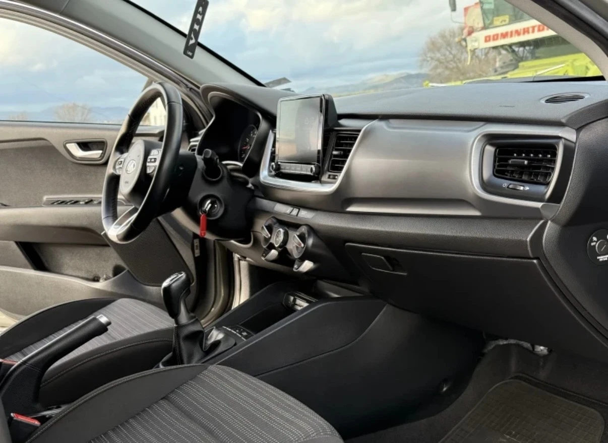 Kia Stonic, снимка 11 - Автомобили и джипове - 55505285