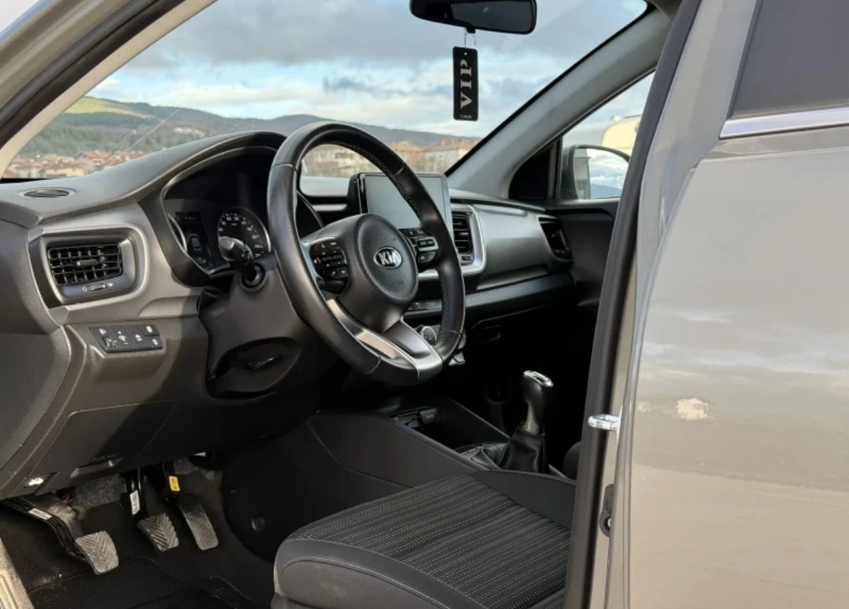 Kia Stonic, снимка 8 - Автомобили и джипове - 55505285
