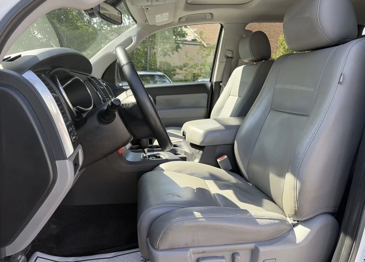 Toyota Sequoia SR5 * КОЖА * 2018 FACELIFT * 4WD * CARFAX * , снимка 5 - Автомобили и джипове - 55885738