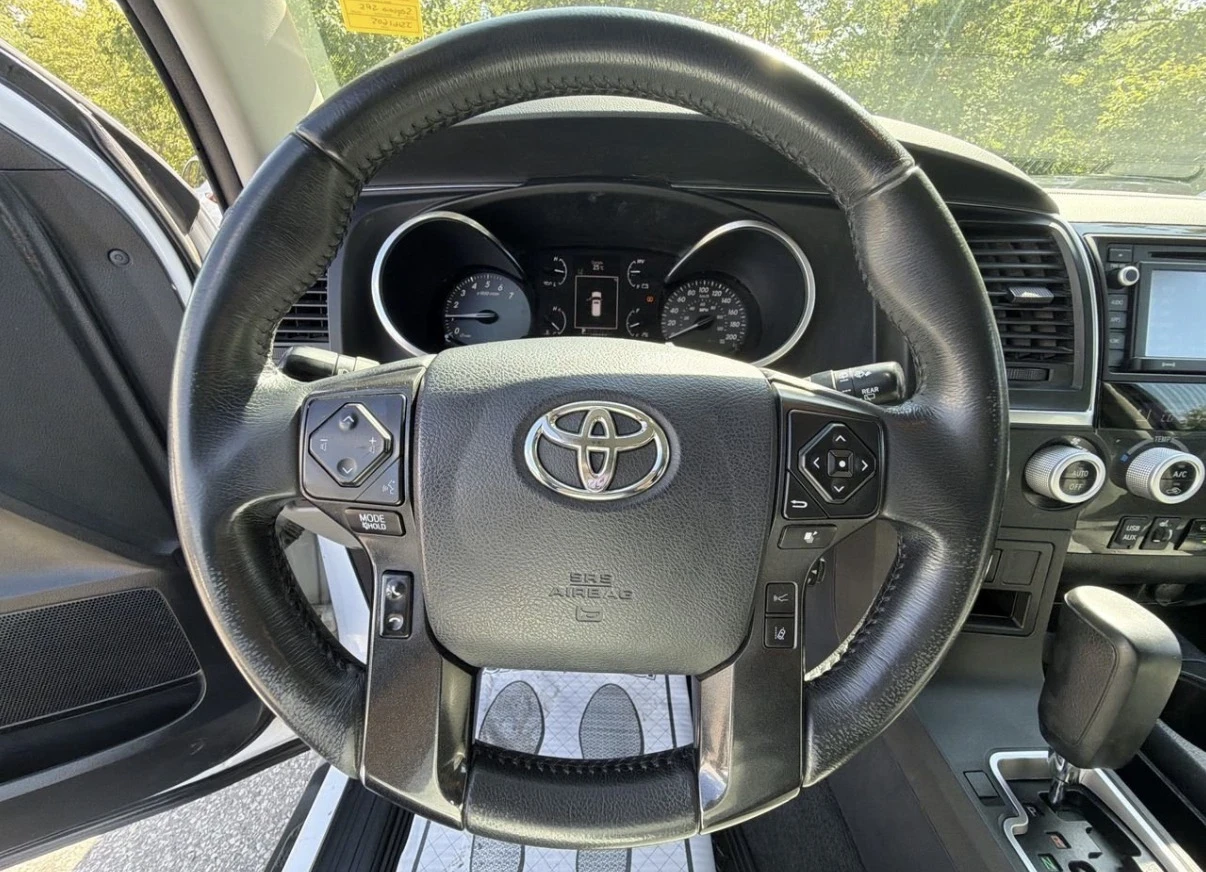 Toyota Sequoia SR5 * КОЖА * 2018 FACELIFT * 4WD * CARFAX * , снимка 6 - Автомобили и джипове - 55885738