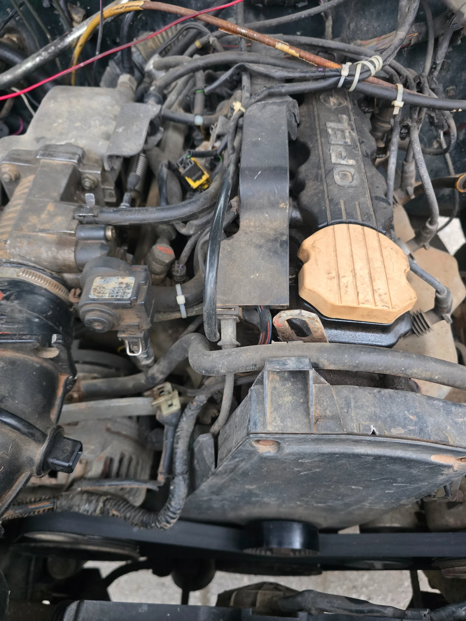 Opel Frontera 2.0i, снимка 7 - Автомобили и джипове - 55940578