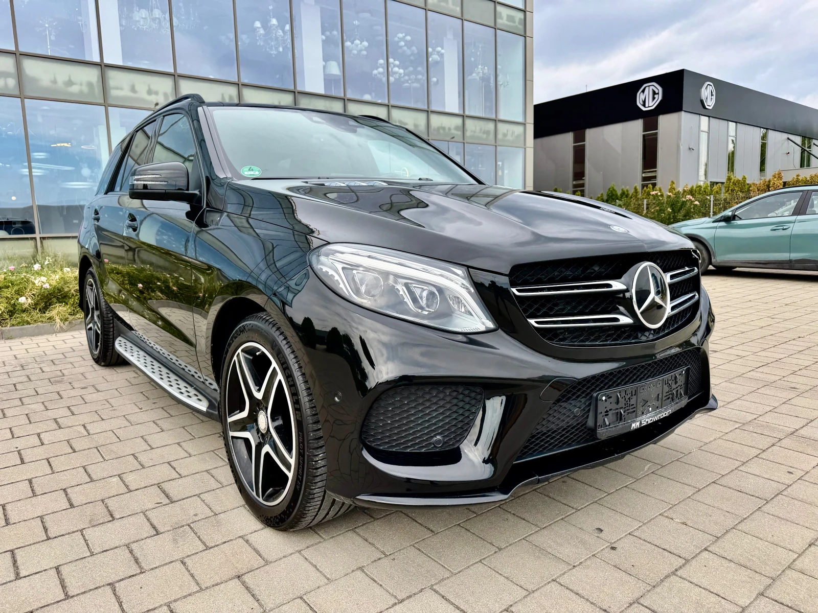Mercedes-Benz GLE 350 AMG-МАСАЖ-HEAD UP--ВАКУМ-DISTRONIK-BLIND-SPOT-9G, снимка 3 - Автомобили и джипове - 56176021