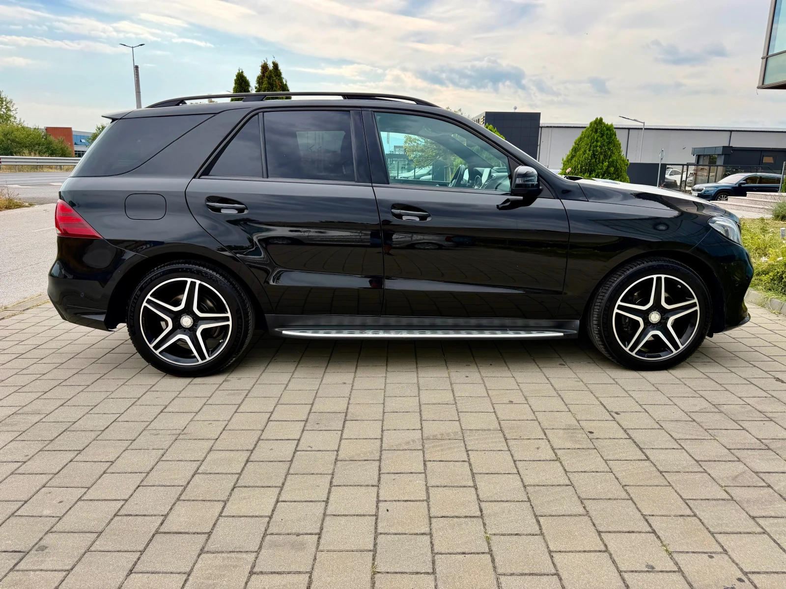 Mercedes-Benz GLE 350 AMG-МАСАЖ-HEAD UP--ВАКУМ-DISTRONIK-BLIND-SPOT-9G, снимка 4 - Автомобили и джипове - 56176021