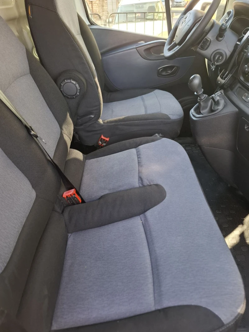 Opel Vivaro, снимка 2 - Бусове и автобуси - 47438905