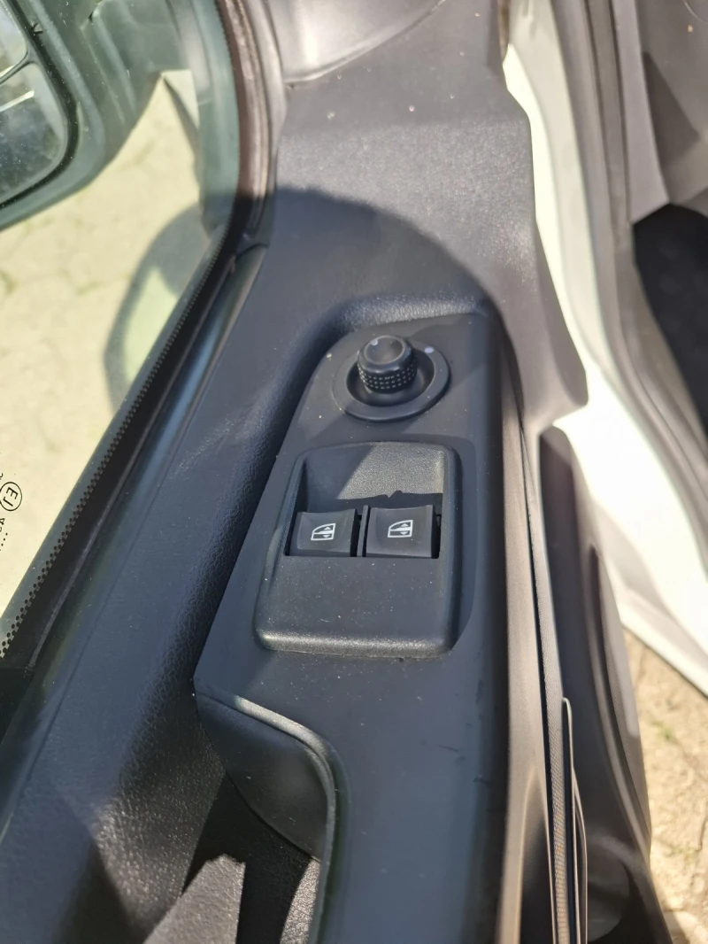 Opel Vivaro, снимка 8 - Бусове и автобуси - 47438905