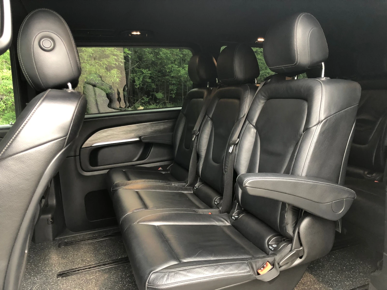 Mercedes-Benz V 220 Lang-8местен-360камери-Амбиент-LED-Топ състояние! - изображение 10