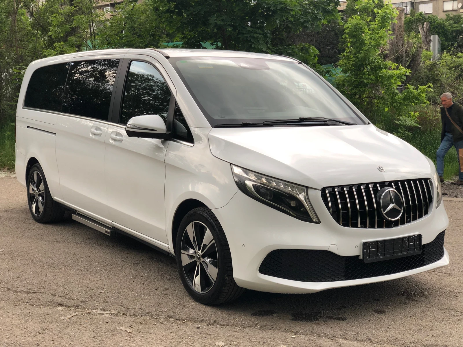 Mercedes-Benz V 220 Lang-8местен-360камери-Амбиент-LED-Топ състояние! - изображение 7
