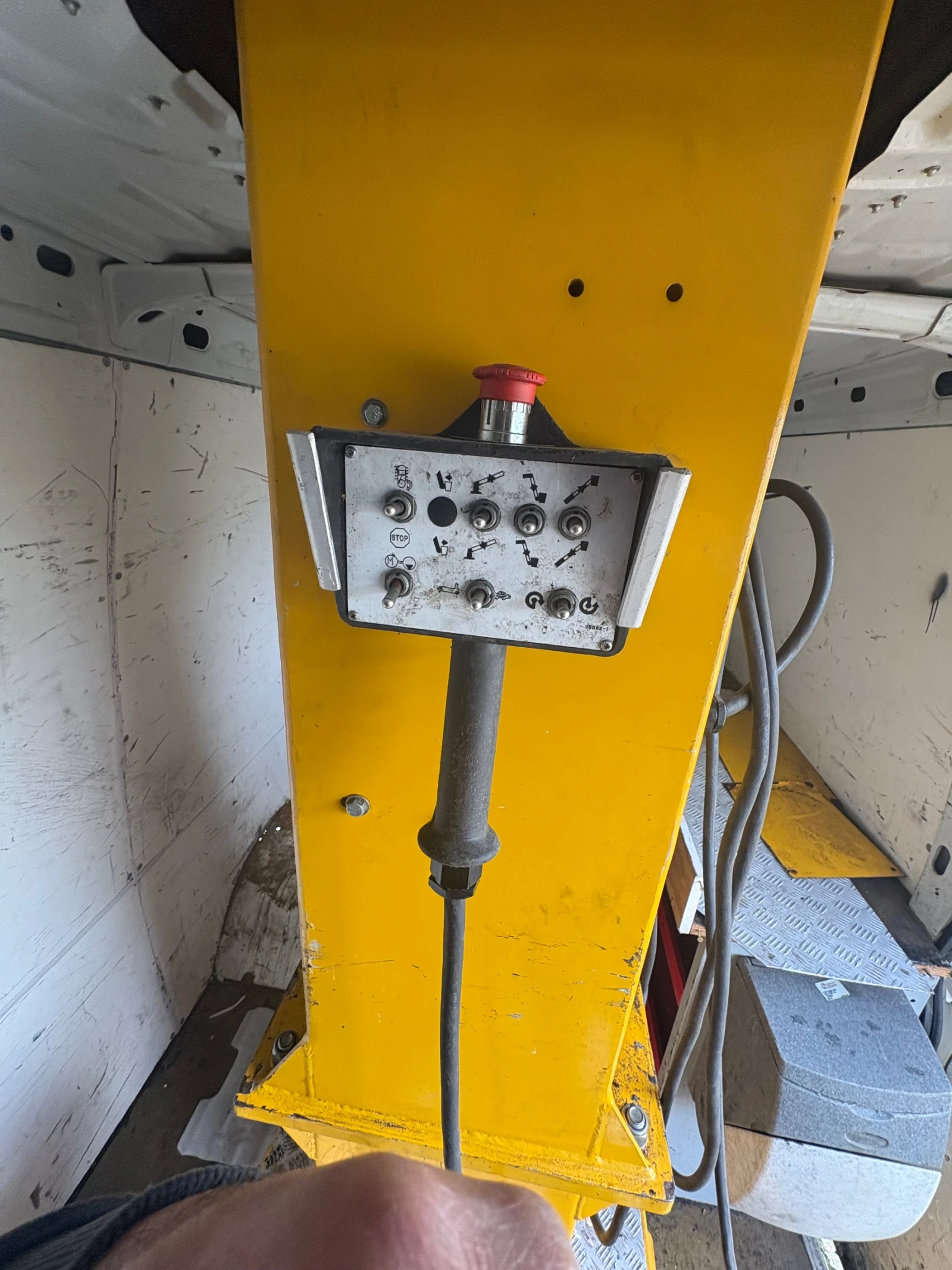 Автовишка Iveco Daily, снимка 8 - Индустриална техника - 54080391