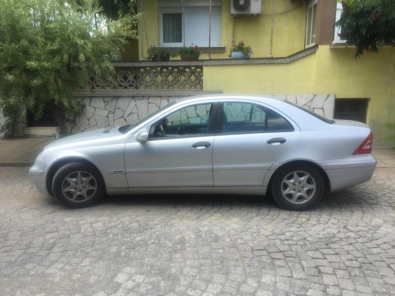 Mercedes-Benz C 200 Kompresor, снимка 3 - Автомобили и джипове - 47376323