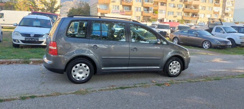 VW Touran, снимка 7 - Автомобили и джипове - 47601957