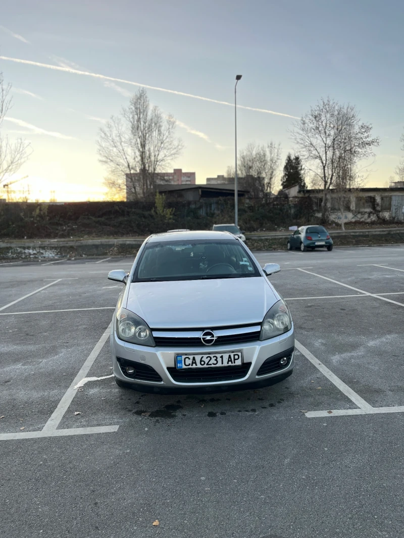 Opel Astra С навигация и камера, снимка 2 - Автомобили и джипове - 48273381