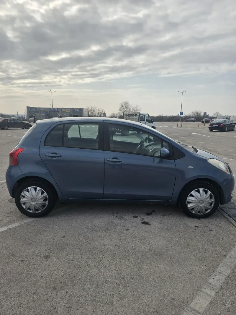 Toyota Yaris 1.3 VVT-I, снимка 4 - Автомобили и джипове - 49441860