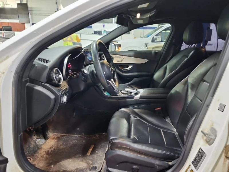 Mercedes-Benz C 300 / AMG PKG / BLIND SPOT / PAMETI / CARFAX, снимка 5 - Автомобили и джипове - 53247484