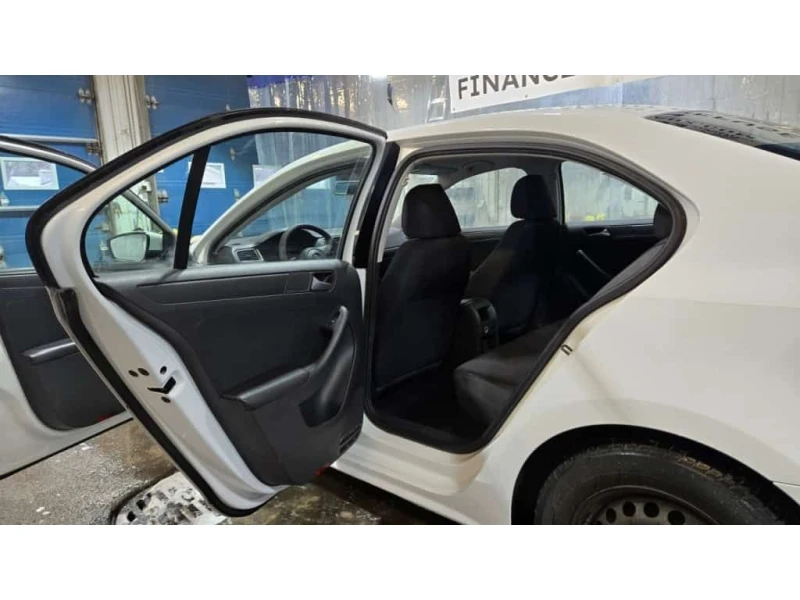 VW Jetta * Trendline/Trendline+ * CARFAX * ЦЕНА ДО БГ, снимка 13 - Автомобили и джипове - 53527592