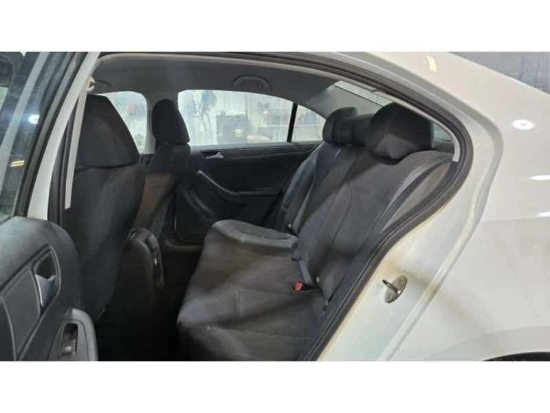 VW Jetta * Trendline/Trendline+ * CARFAX * ЦЕНА ДО БГ, снимка 14 - Автомобили и джипове - 53527592