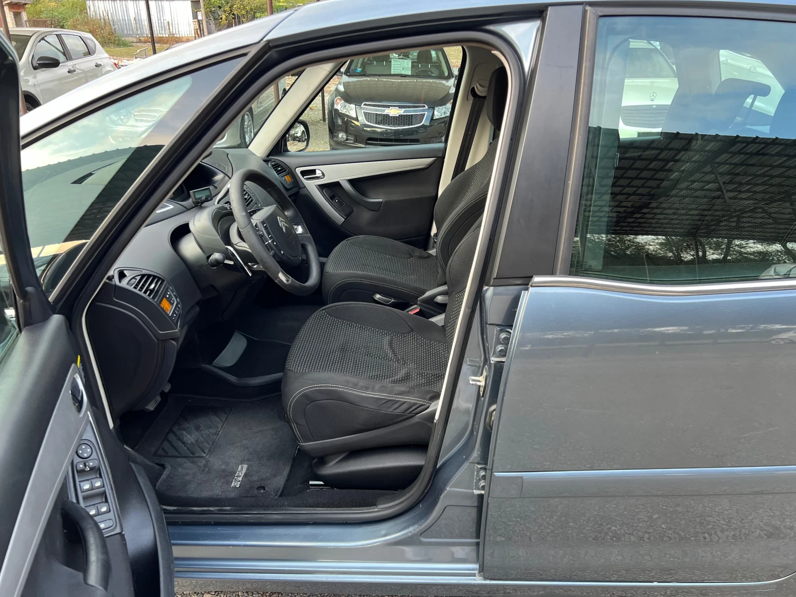 Citroen C4 Picasso 1.6HDI | Mobile.bg — изображение 11