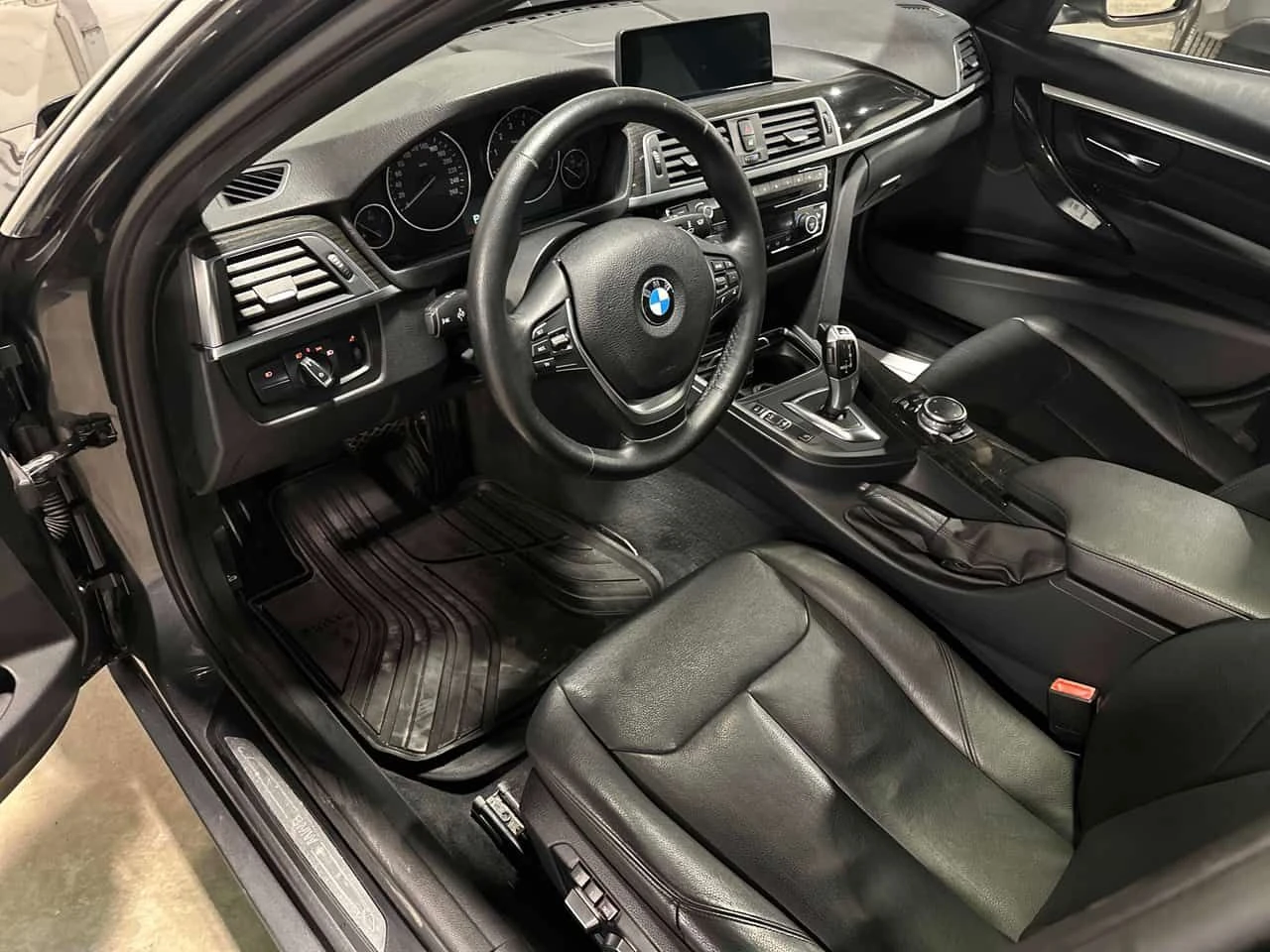 BMW 330 * xDrive * CARFAX * ПАНОРАМА * KEYLESS * ПОДГРЕВИ - изображение 5