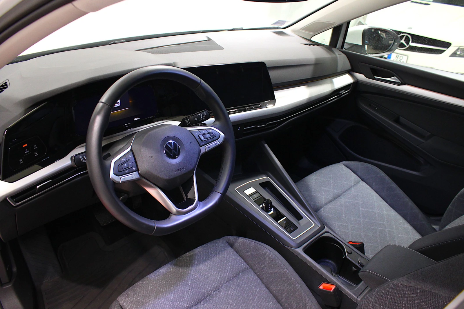 VW Golf 1.5 eTSI* DSG* 24, 500km! Каско! Гаранция!, снимка 9 - Автомобили и джипове - 53818856