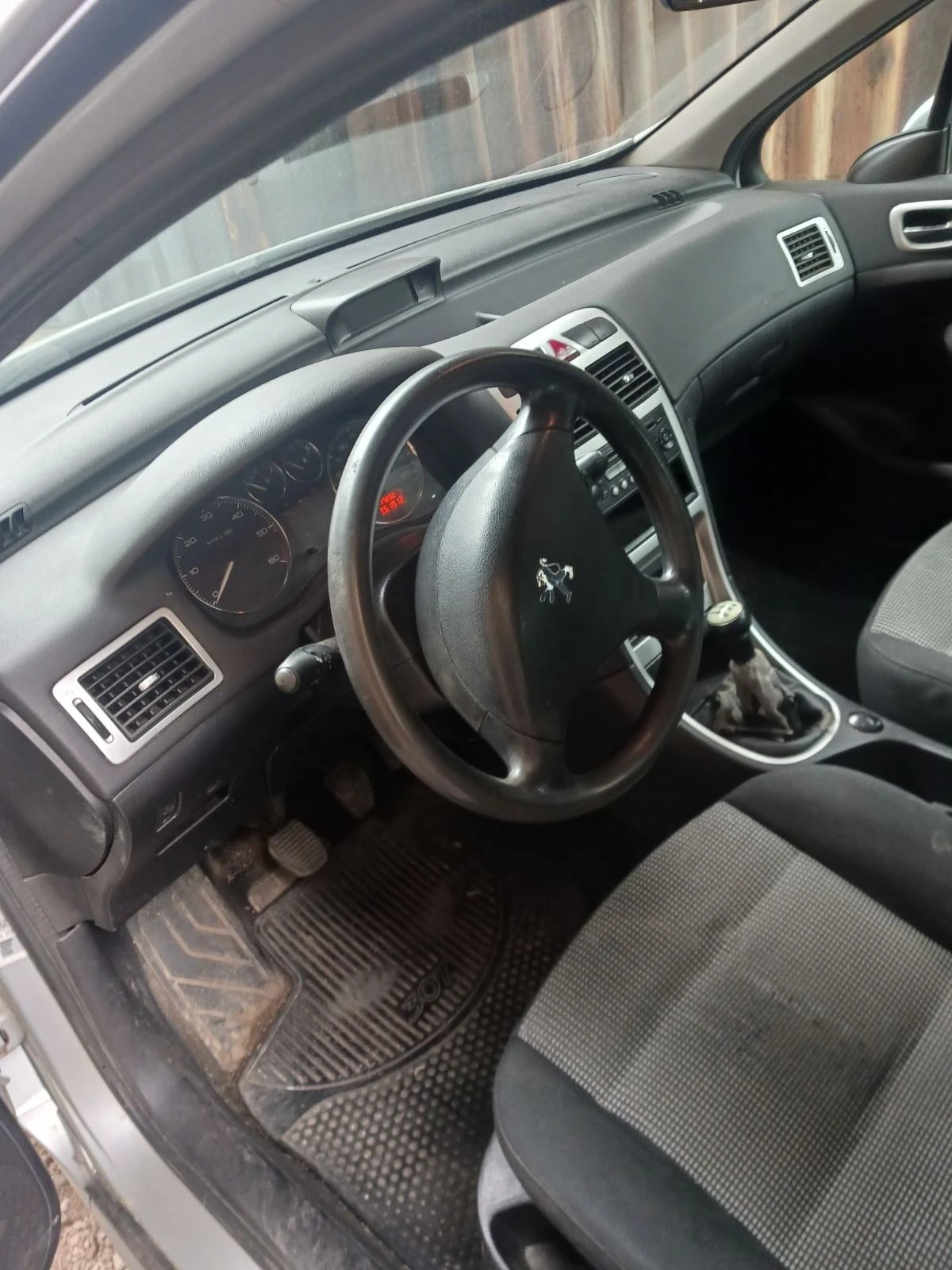 Peugeot 307 SW 1.6HDI, снимка 4 - Автомобили и джипове - 53913925