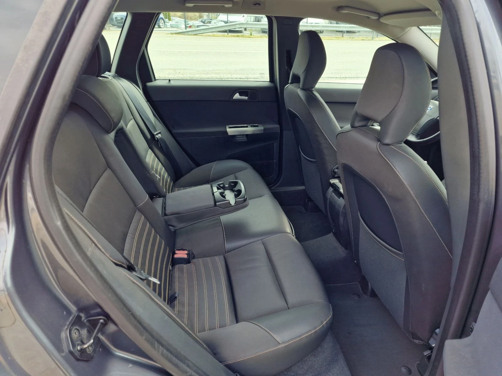 Volvo V50 1.6HDI 110к.с, снимка 8 - Автомобили и джипове - 54116031