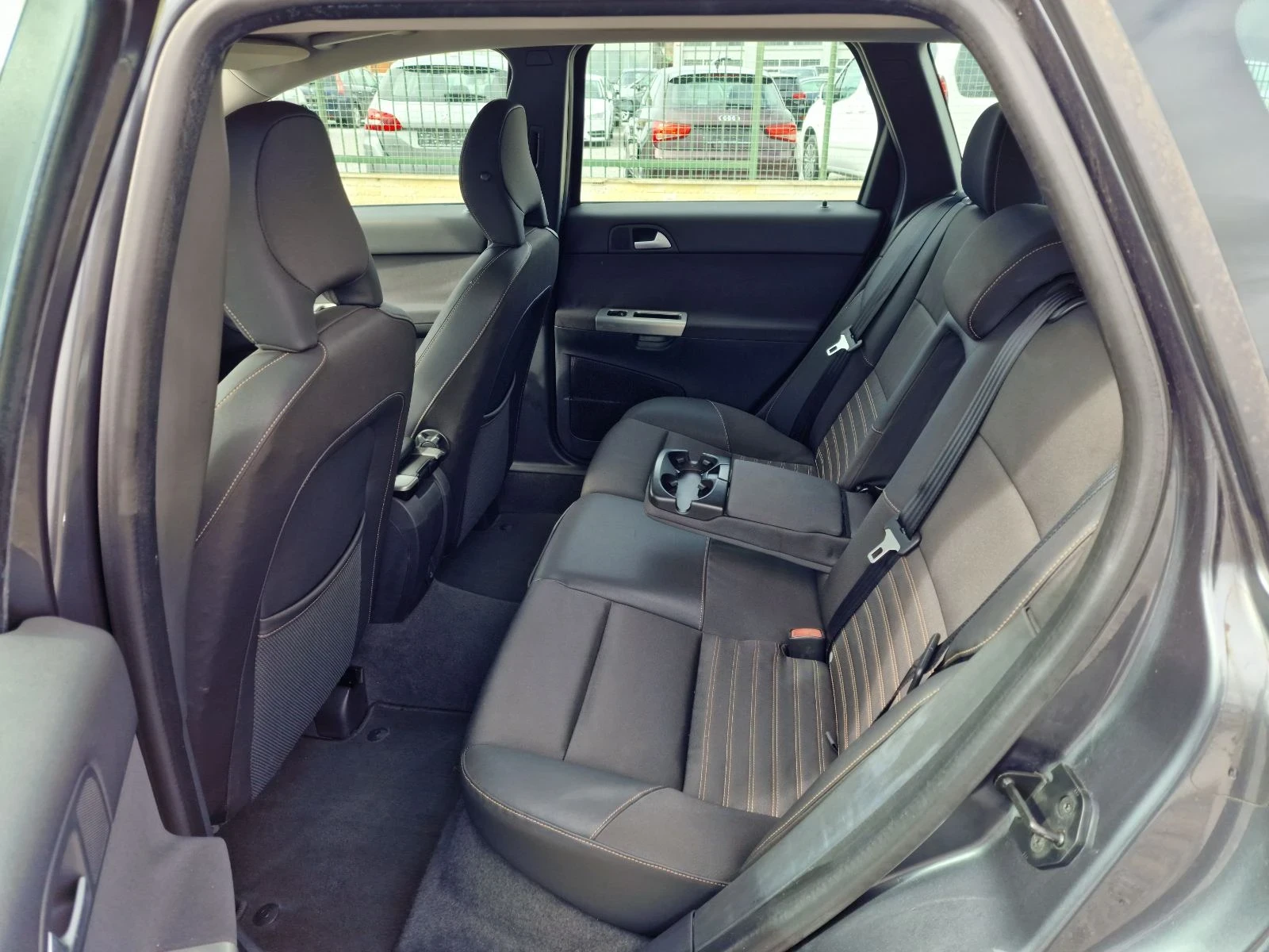 Volvo V50 1.6HDI 110к.с, снимка 10 - Автомобили и джипове - 54116031