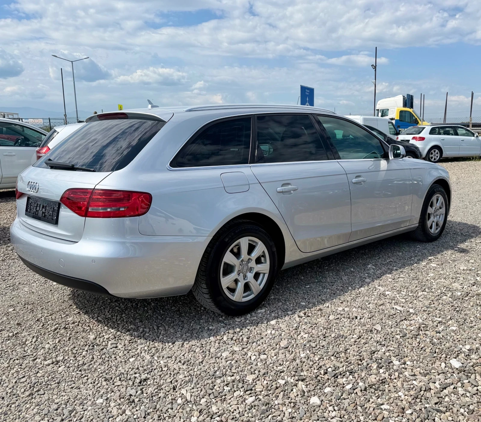 Audi A4 2.0 TDi 143кс АВТОМАТ НАВИГАЦИЯ , снимка 4 - Автомобили и джипове - 54573396