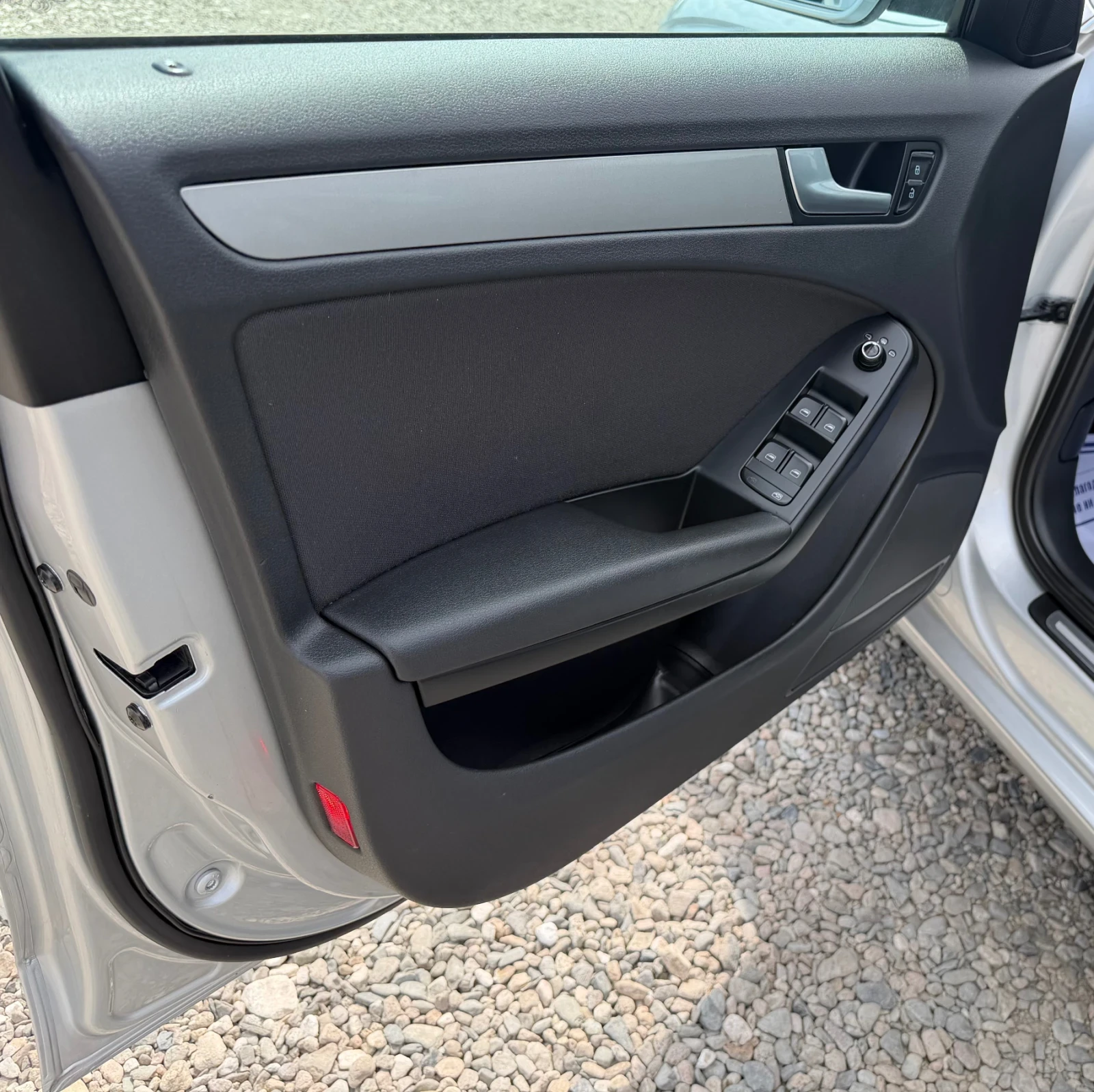 Audi A4 2.0 TDi 143кс АВТОМАТ НАВИГАЦИЯ , снимка 11 - Автомобили и джипове - 54573396
