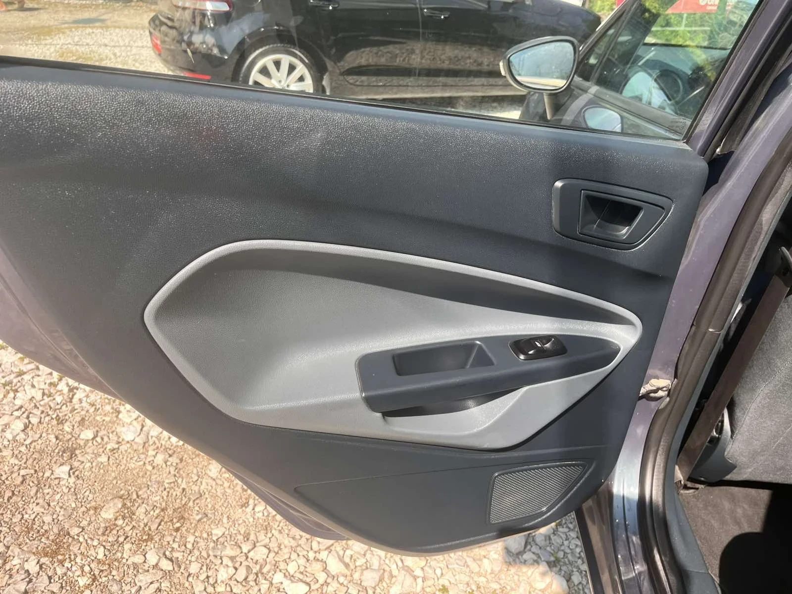 Ford Fiesta 1.25, снимка 8 - Автомобили и джипове - 54936336