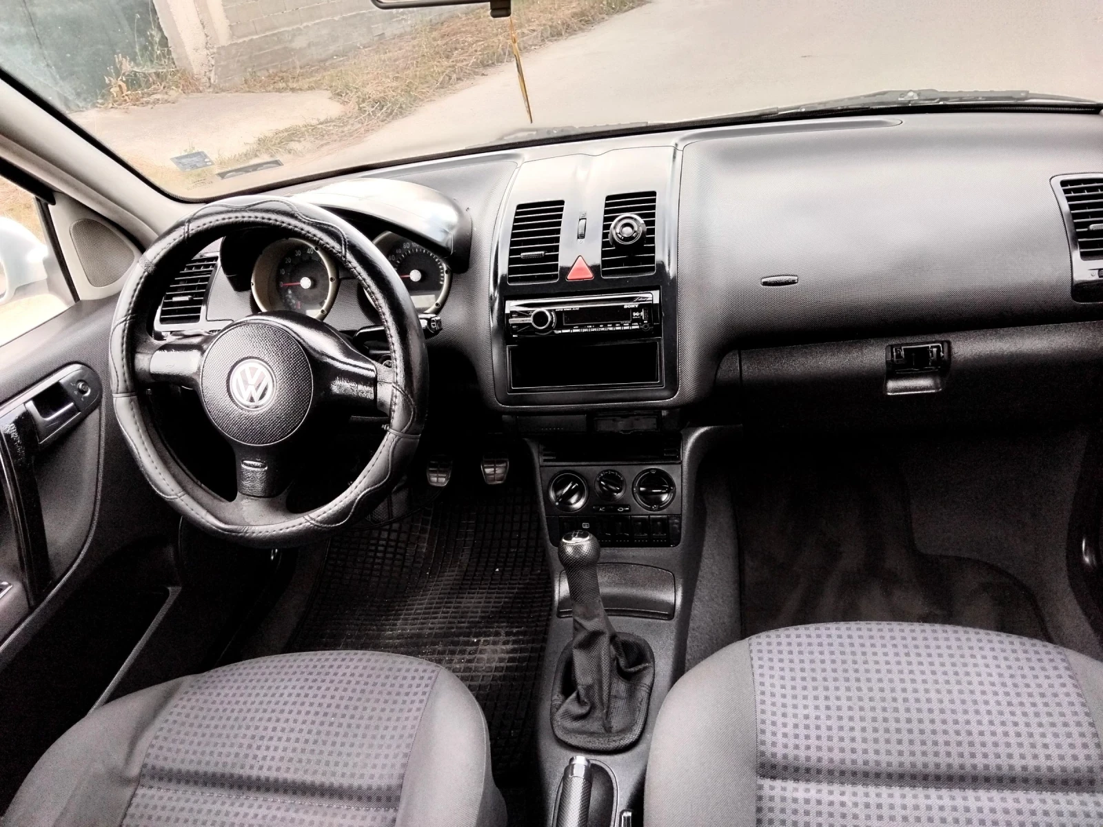 VW Polo 1.4i.16V+ КЛИМА.БЕНЗИН. 2001г., снимка 15 - Автомобили и джипове - 55148279