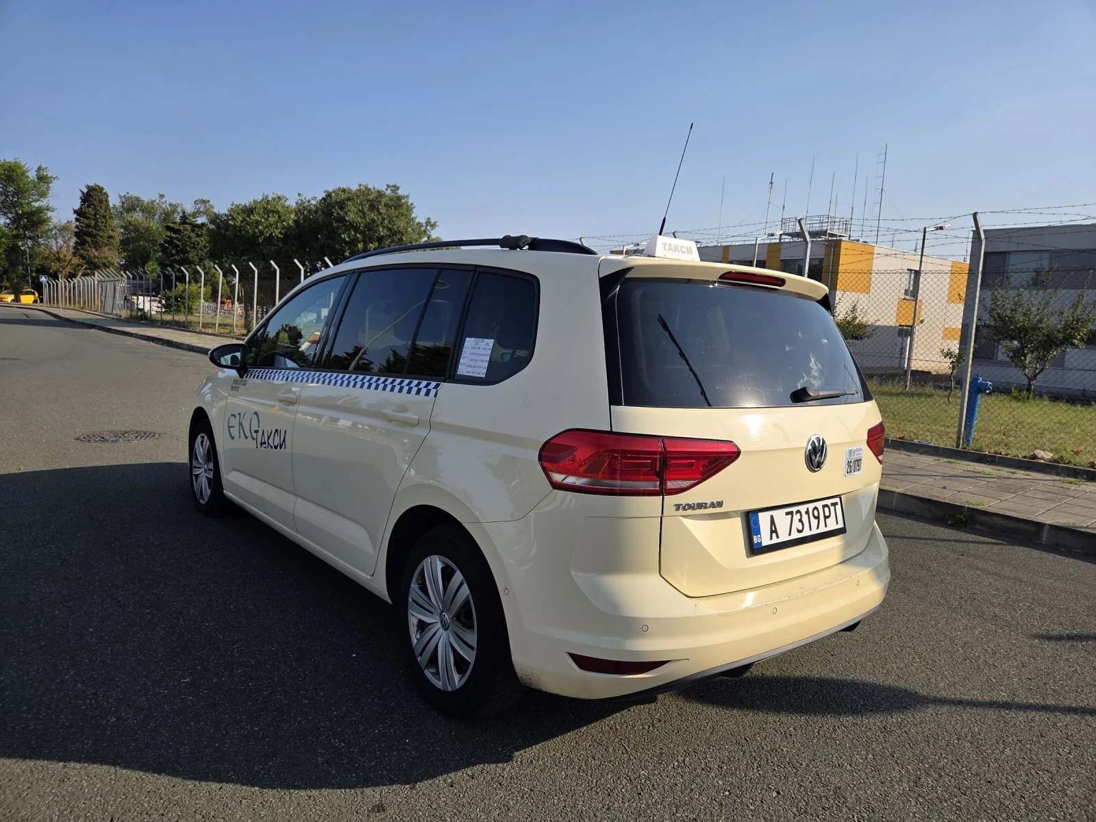 VW Touran 2.0 TUV фактури отVW, снимка 3 - Автомобили и джипове - 55605106