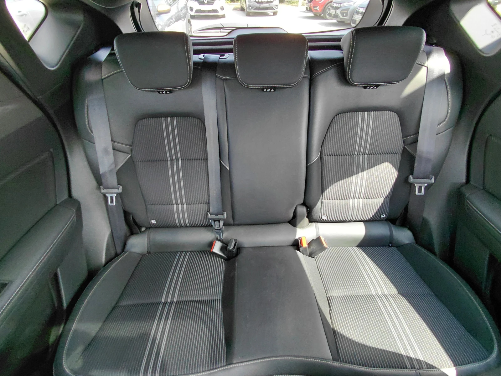 Renault Captur 1.6 E-TECH Engineering - Plug-in Hybrid, снимка 16 - Автомобили и джипове - 55637704
