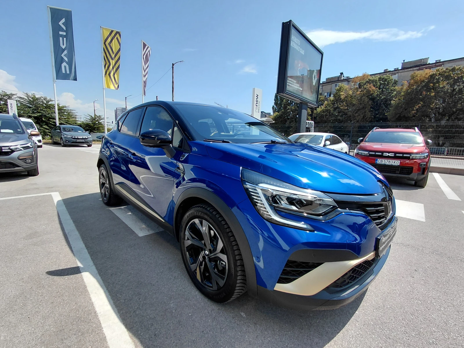 Renault Captur 1.6 E-TECH Engineering - Plug-in Hybrid, снимка 3 - Автомобили и джипове - 55637704