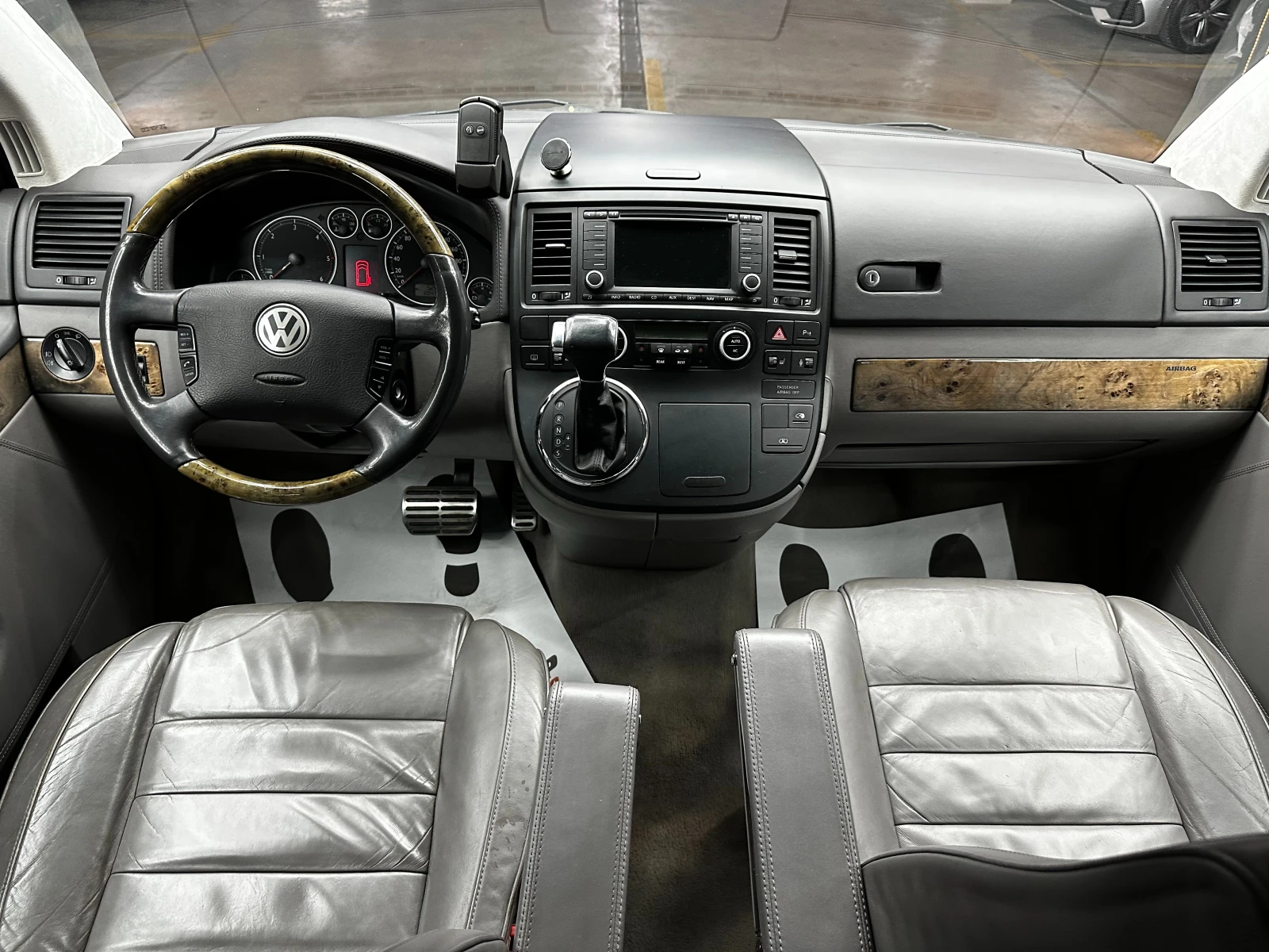 VW Multivan 2.5tdi/Автомат/5+ 1, снимка 13 - Автомобили и джипове - 55690961