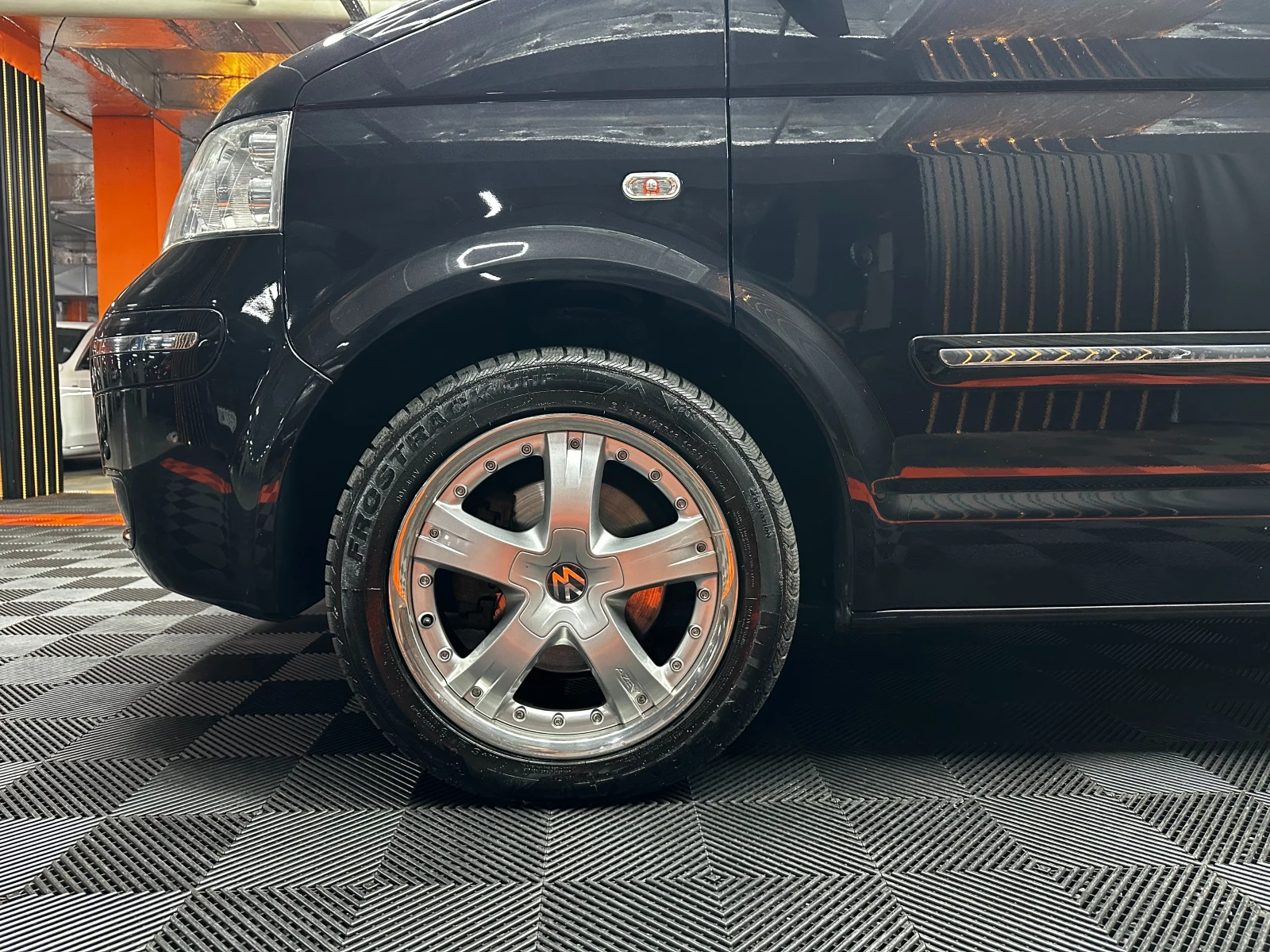 VW Multivan 2.5tdi/Автомат/5+ 1, снимка 6 - Автомобили и джипове - 55690961