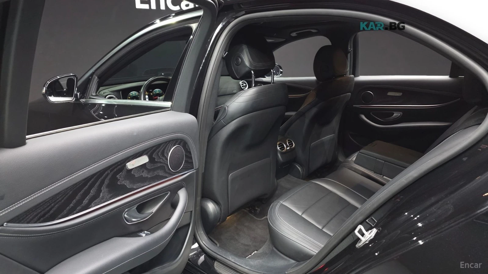 Mercedes-Benz E 220 d/4MATIC/AMG-LINE/SUNROOF/HEAD-UP, снимка 14 - Автомобили и джипове - 55720191