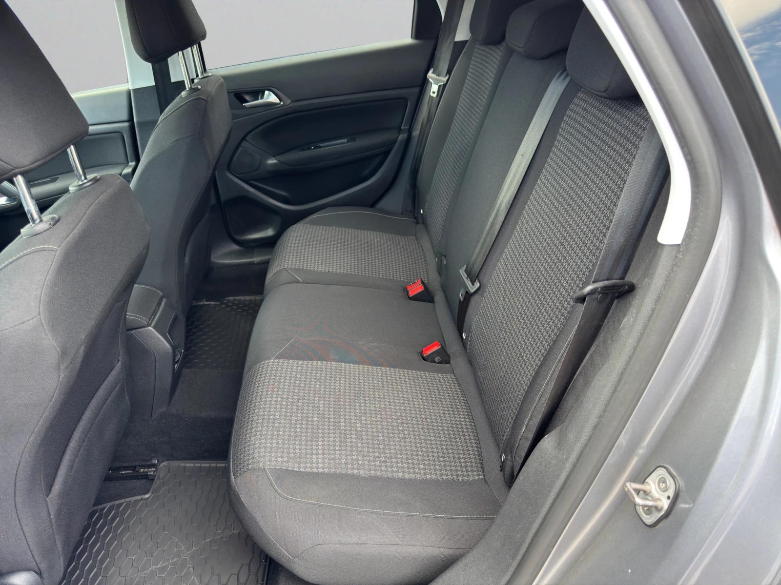 Peugeot 308 NEW ACTIVE 1.5 e-HDI 130 BVM6 EURO 6.2, снимка 9 - Автомобили и джипове - 55802080