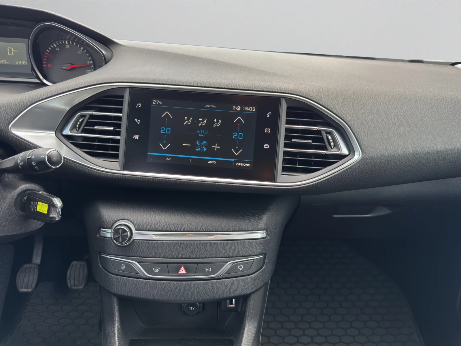 Peugeot 308 NEW ACTIVE 1.5 e-HDI 130 BVM6 EURO 6.2, снимка 12 - Автомобили и джипове - 55802080