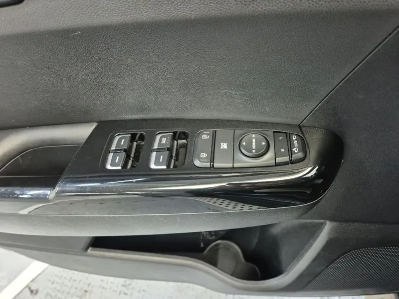 Kia Sportage  The Bold Gasoline 2.0 2Wd Noblesse, снимка 17 - Автомобили и джипове - 55142726