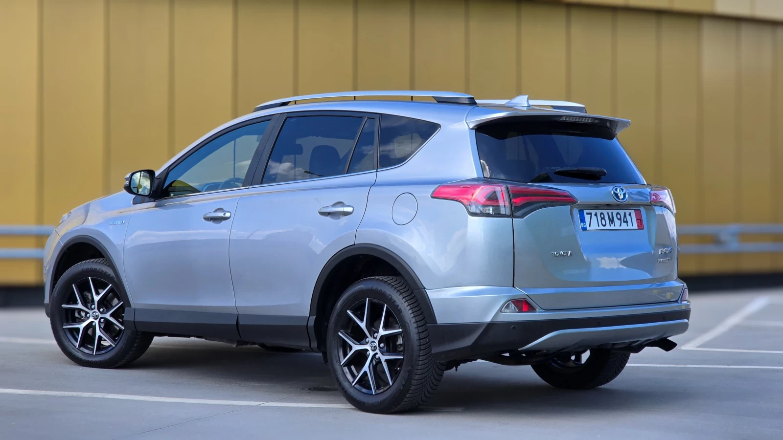 Toyota Rav4 2.5 Hybrid - изображение 4