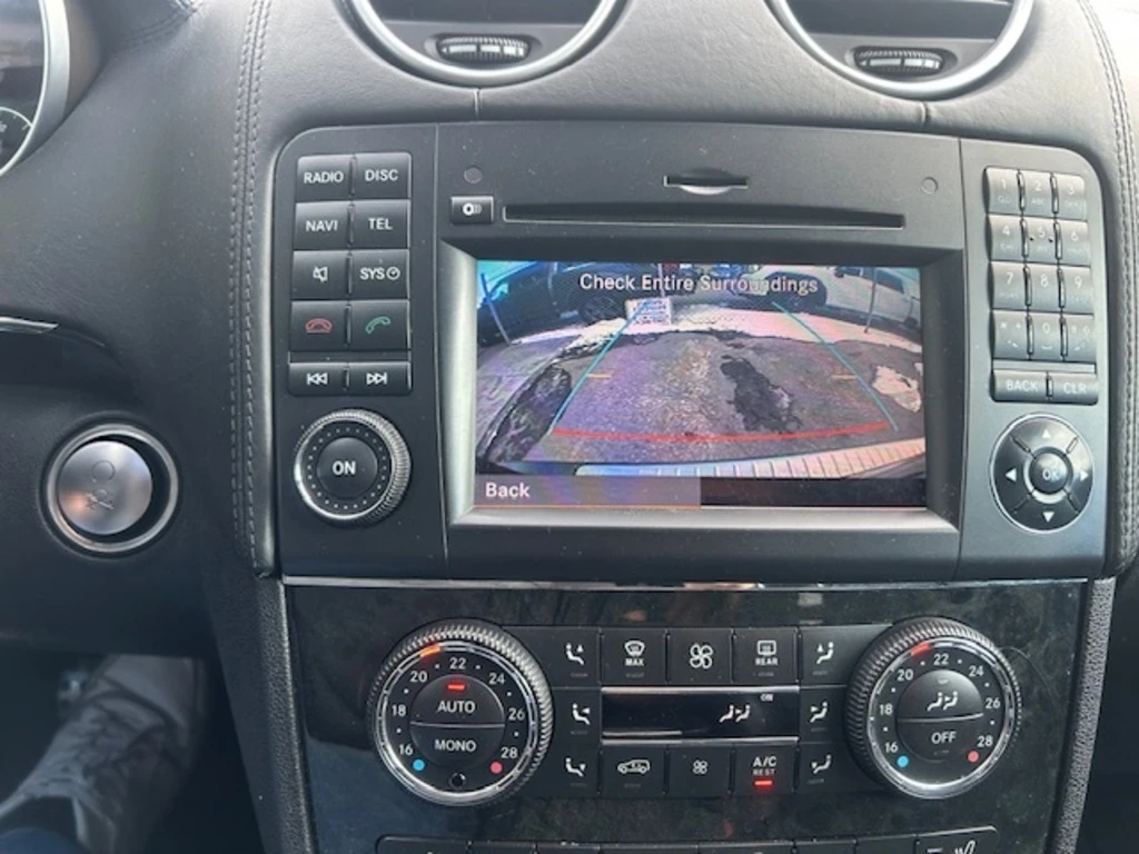 Mercedes-Benz ML 63 AMG 4MATIC* КОжа* Подгрев* Обдухване* Кейлес* Blind Sp, снимка 12 - Автомобили и джипове - 53709465