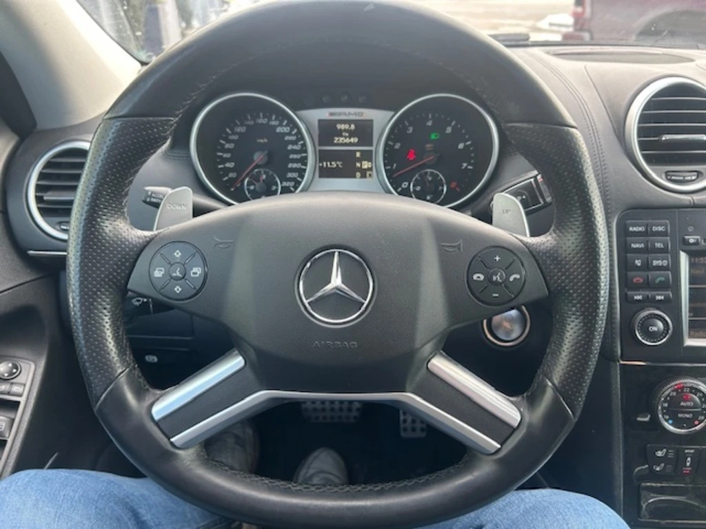 Mercedes-Benz ML 63 AMG 4MATIC* КОжа* Подгрев* Обдухване* Кейлес* Blind Sp, снимка 13 - Автомобили и джипове - 53709465