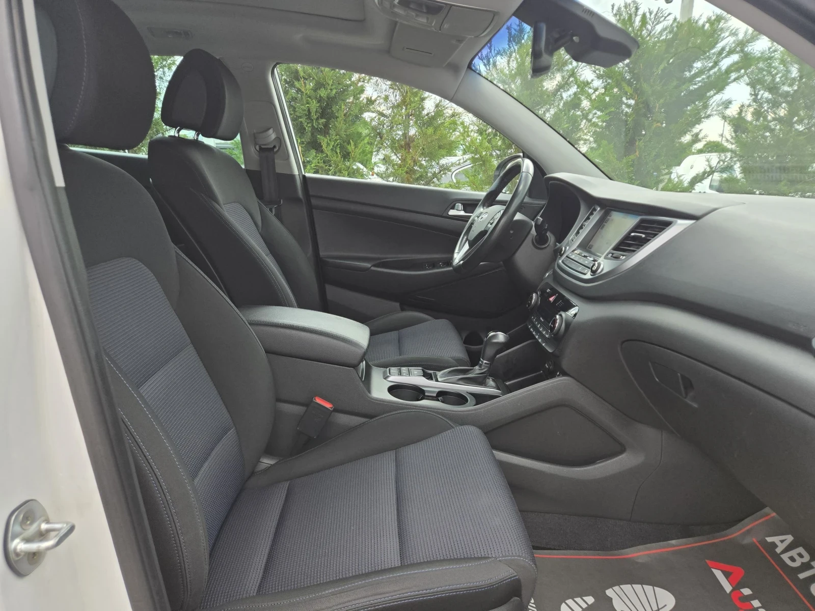 Hyundai Tucson 2.0CRDI-136��= �������= 4�4= 156.000��= �������� | Mobile.bg � ����������� 15