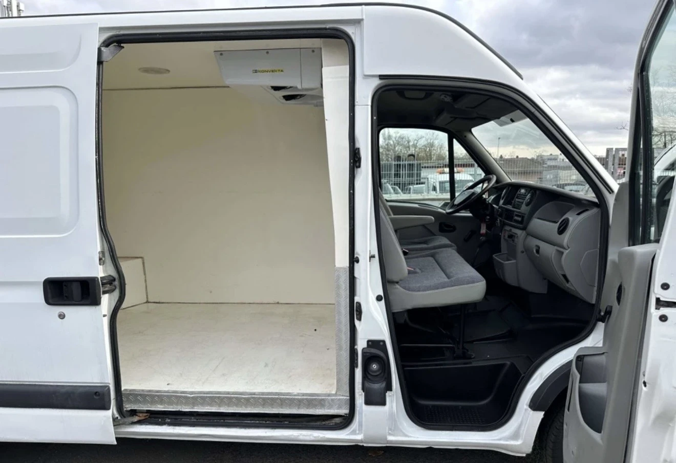 Nissan Interstar, снимка 7 - Бусове и автобуси - 54780942