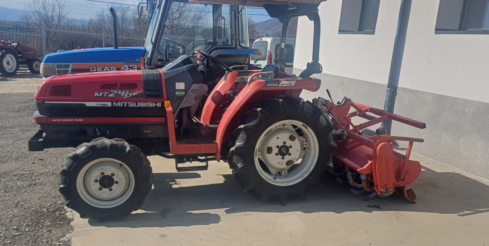 Трактор Mitsubishi MT246
